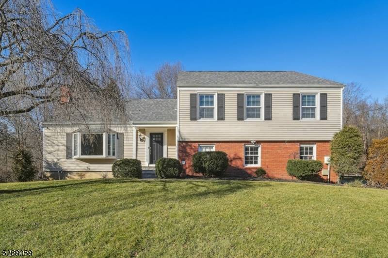 112 Cottage Place, Long Hill Twp., NJ 07933