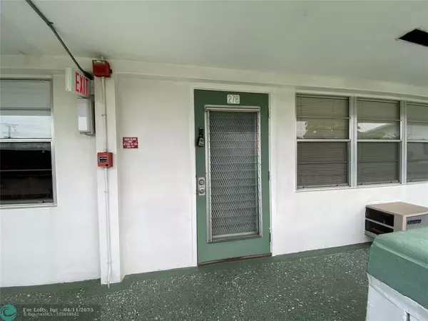 Deerfield Beach, FL 33442,278 Newport R #278
