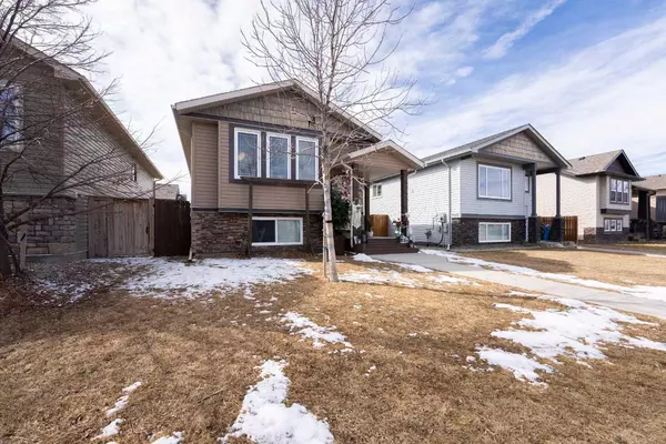 Lethbridge, AB T1J 0L4,112 Mt Sundance CRES W
