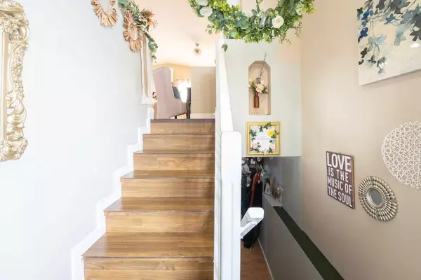 Lethbridge, AB T1J 0L4,112 Mt Sundance CRES W