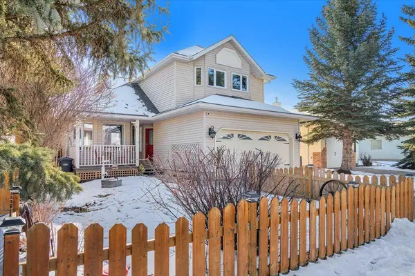 201 Hunters PL, Okotoks, AB T1S 1K8