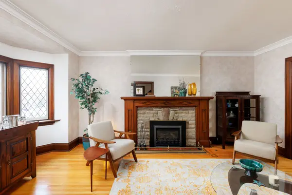 61 Rumsey RD, Toronto C11, ON M4G 1N9