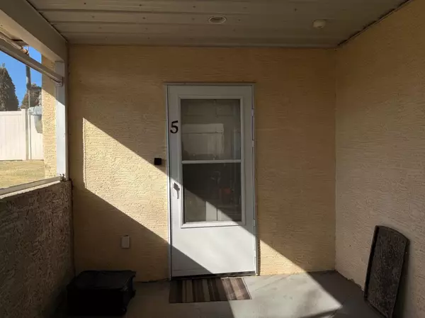 Lloydminster, SK S9V 0V3,5426 49 AVE #5