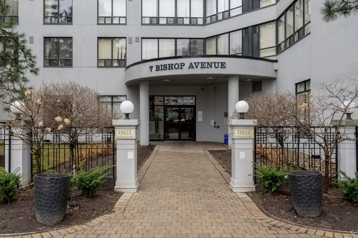 Toronto C14, ON M2M 4J4,7 Bishop AVE #214