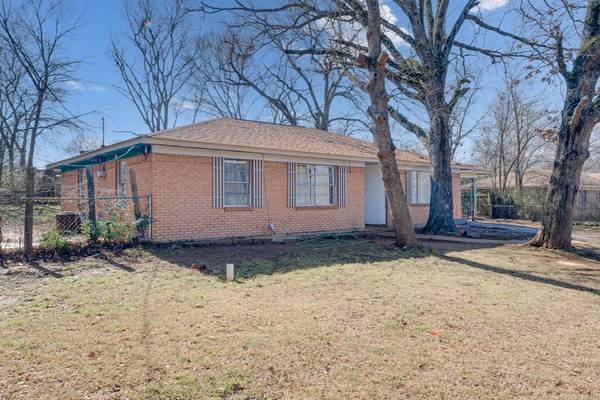 114 SHADY CREEK DR, Palestine, TX 75801