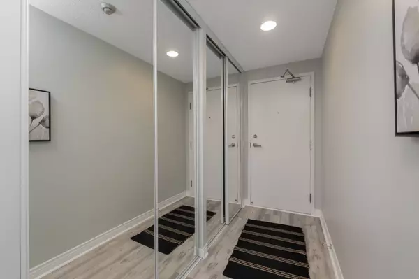 Toronto C14, ON M2M 4J4,7 Bishop AVE #214