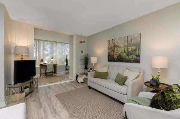 Toronto C14, ON M2M 4J4,7 Bishop AVE #214