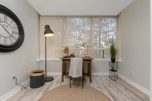 Toronto C14, ON M2M 4J4,7 Bishop AVE #214