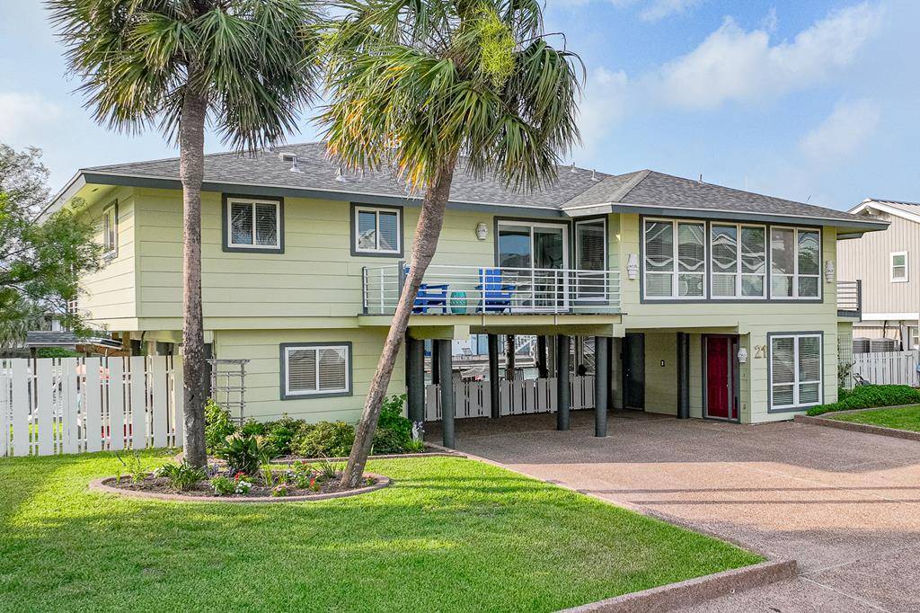 21 Curlew Dr., Rockport, TX 78382
