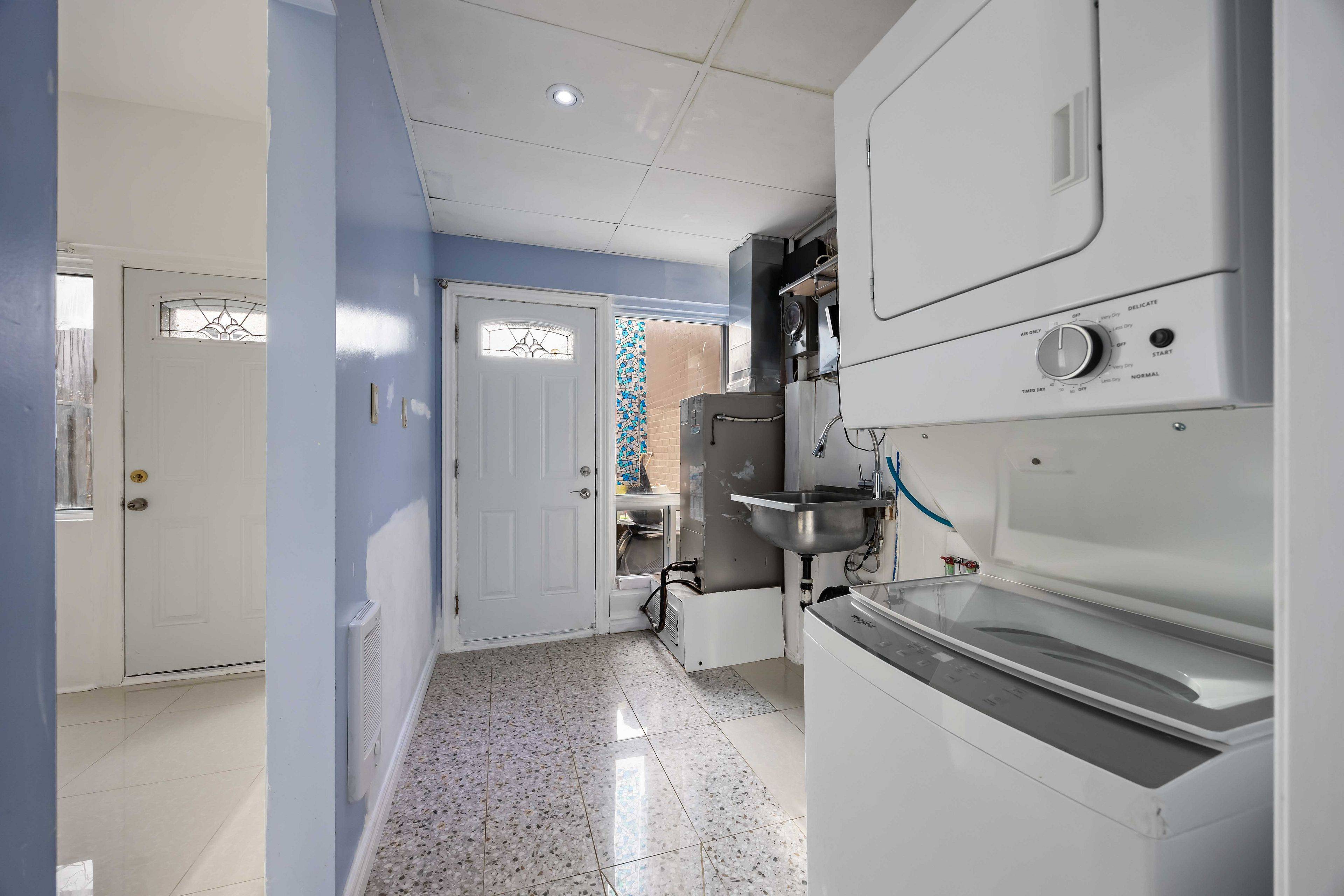 Toronto W05, ON M3N 2M3,61 Driftwood AVE #2