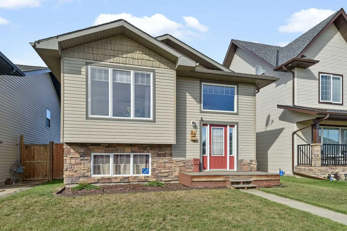 24 Hammond Close, Sylvan Lake, AB T4S 0C7