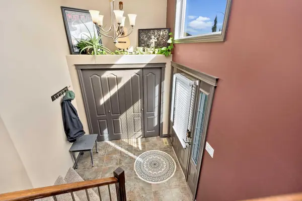 24 Hammond Close, Sylvan Lake, AB T4S 0C7