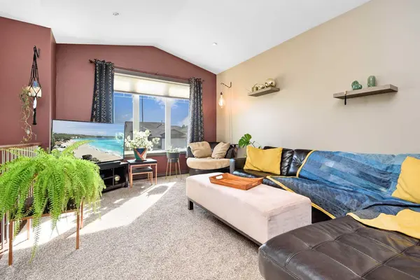 24 Hammond Close, Sylvan Lake, AB T4S 0C7