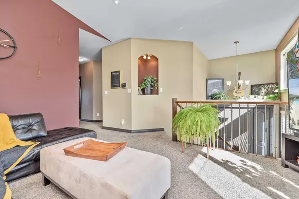 24 Hammond Close, Sylvan Lake, AB T4S 0C7