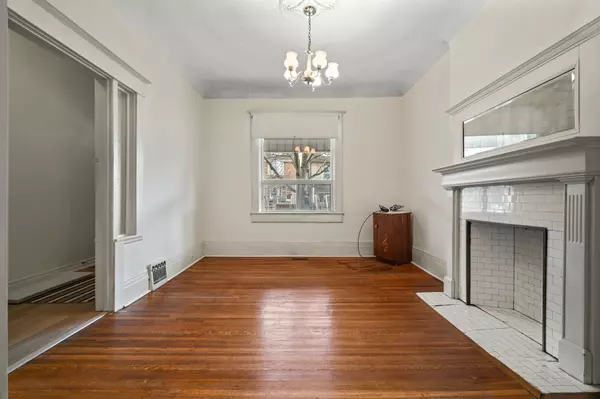 Toronto W02, ON M6H 3M8,64 Pauline AVE