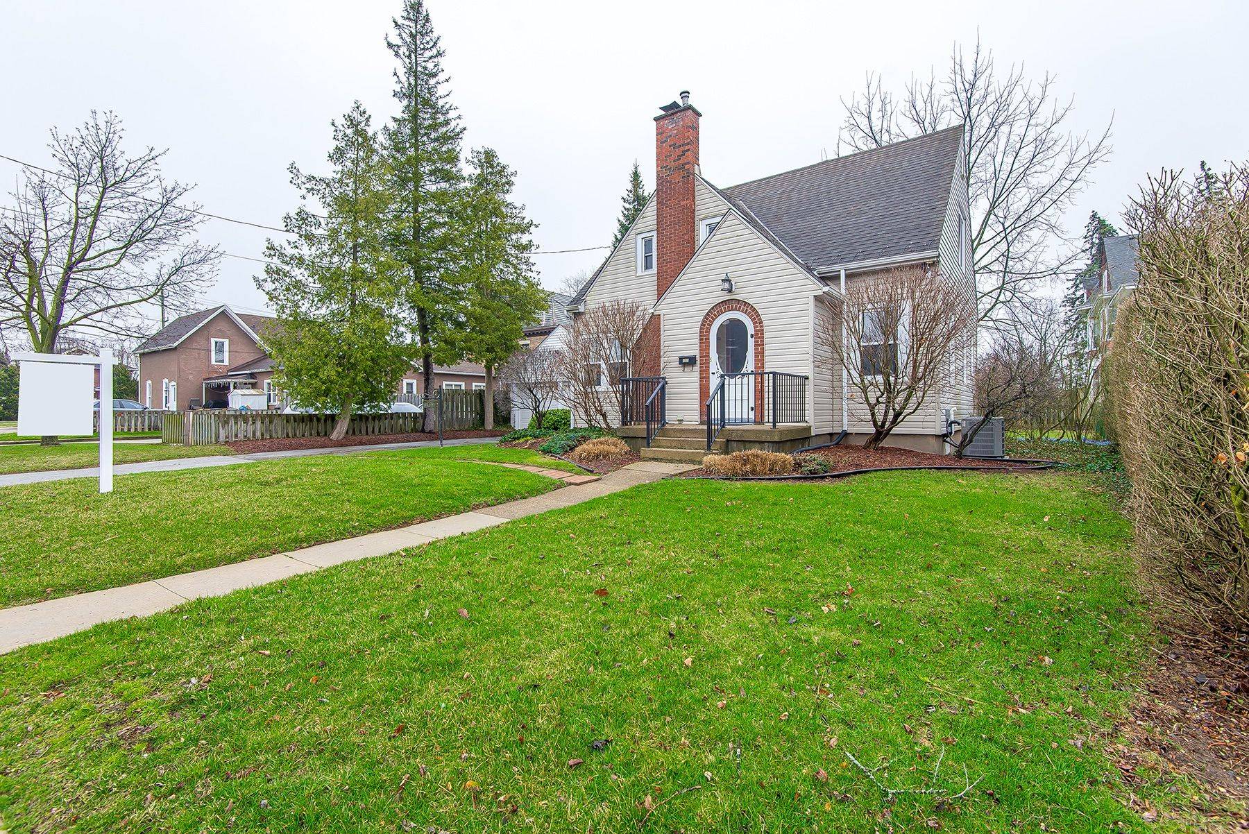Welland, ON L3C 4N8,117 Church ST W