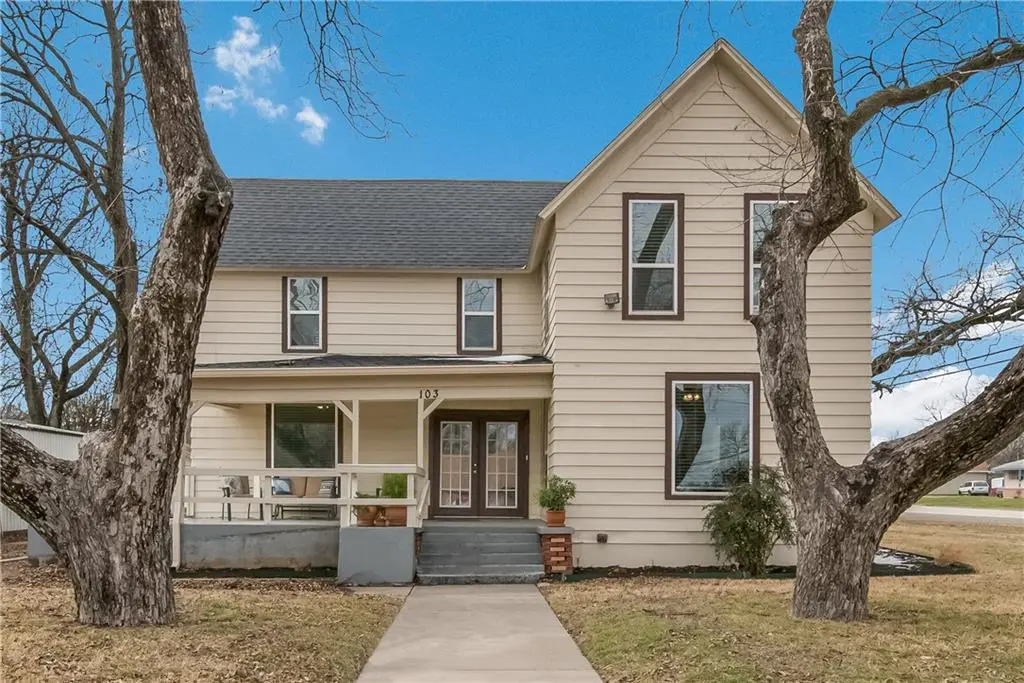103 S Avenue J, Clifton, TX 76634