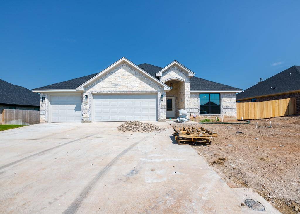 809 Sunnys Halo Drive, Hewitt, TX 76643