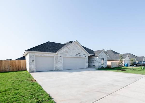 816 Secretariat Drive, Hewitt, TX 76643