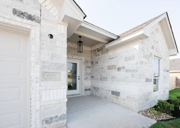 816 Secretariat Drive, Hewitt, TX 76643