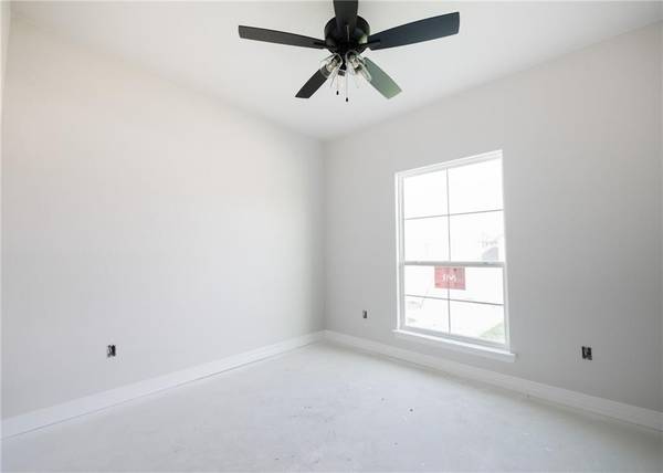 816 Secretariat Drive, Hewitt, TX 76643