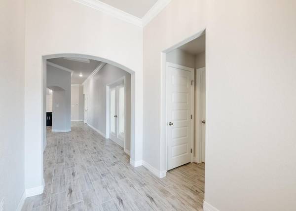 809 Sunnys Halo Drive, Hewitt, TX 76643