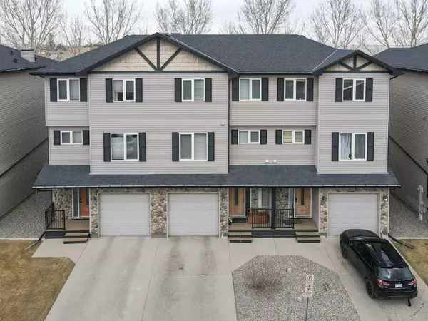 Lethbridge, AB T1K 0W1,762 Heritage BLVD W #53