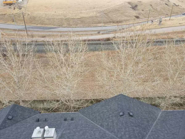 Lethbridge, AB T1K 0W1,762 Heritage BLVD W #53