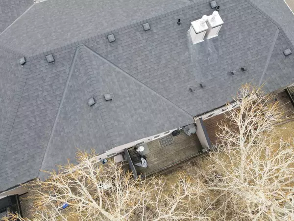 Lethbridge, AB T1K 0W1,762 Heritage BLVD W #53