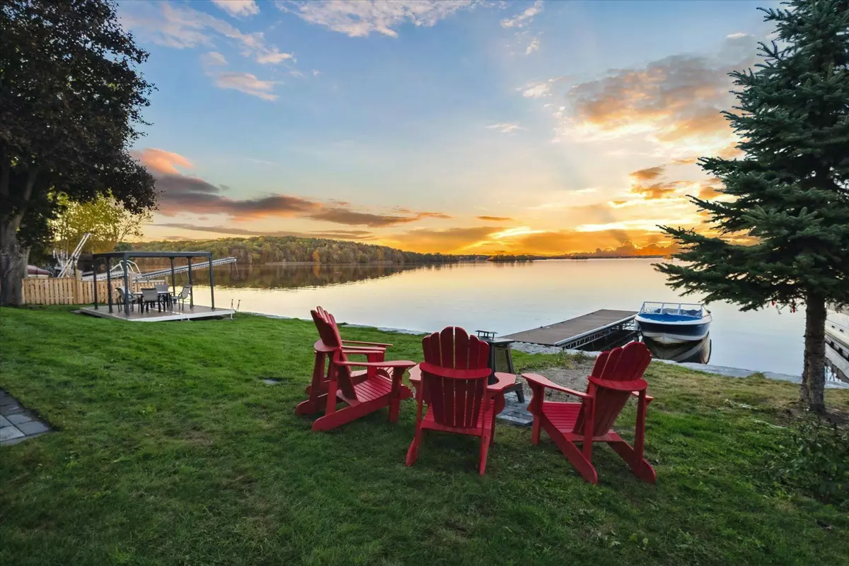 Selwyn, ON K0L 1T0,1315 Gail Park DR