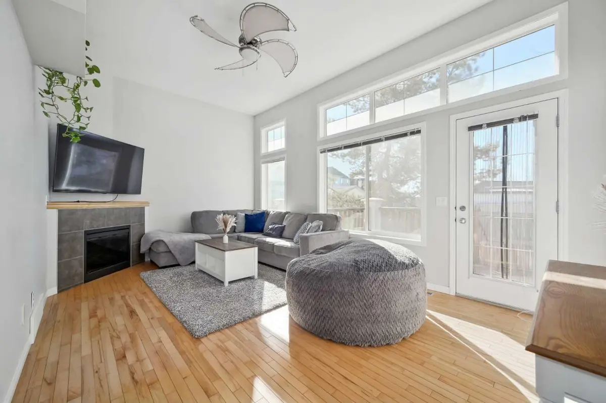 27 Copperfield CT SE, Calgary, AB T2Z 4Z3
