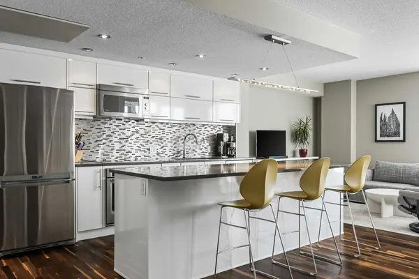1110 3 AVE NW #701 Calgary, AB T2N 4J3