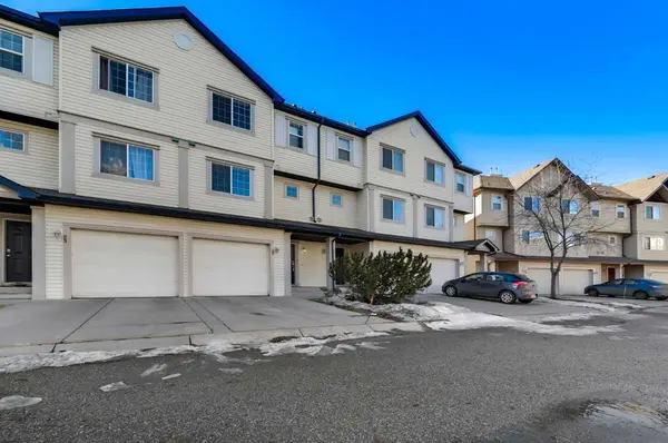 27 Copperfield CT SE, Calgary, AB T2Z 4Z3