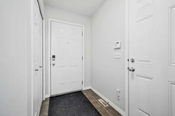 27 Copperfield CT SE, Calgary, AB T2Z 4Z3