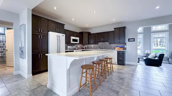 Bluewater, ON N0M 1G0,22 Carriage LN