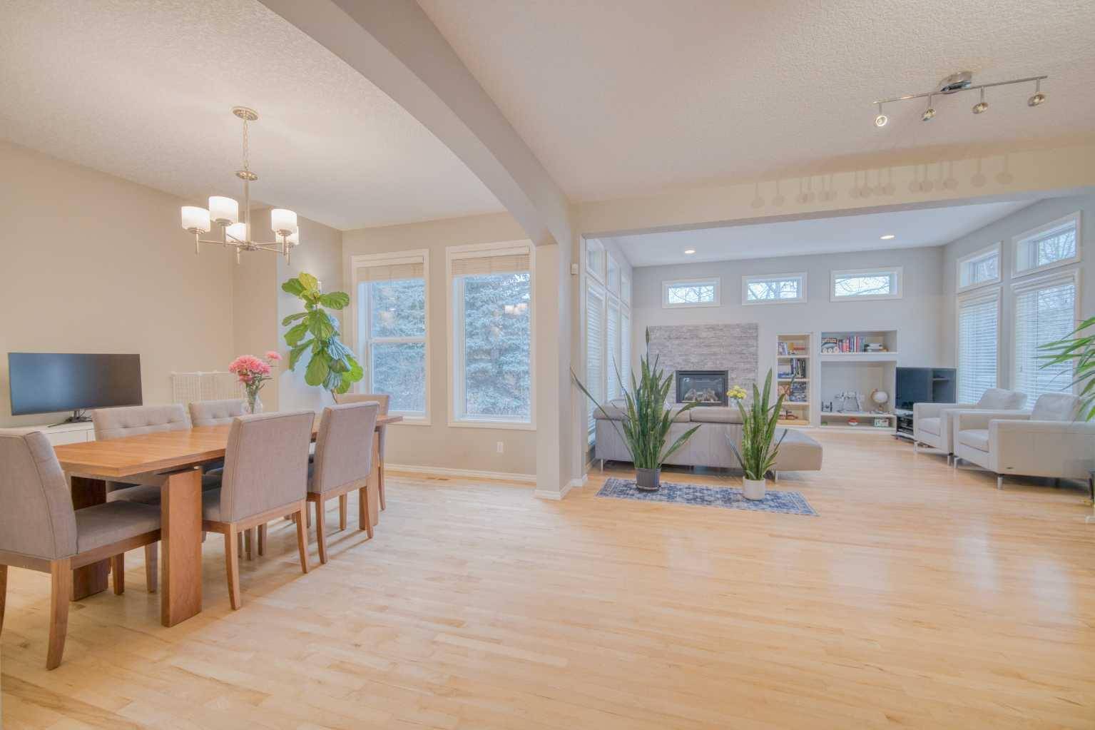 Calgary, AB T3H 4N5,222 Discovery PL SW