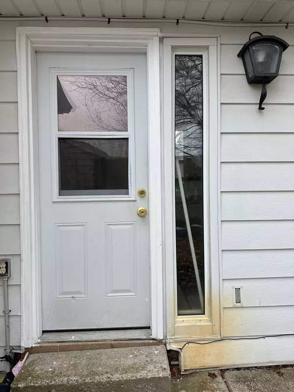 Newmarket, ON L3Y 1K2,305 Eagle ST #Bsmt
