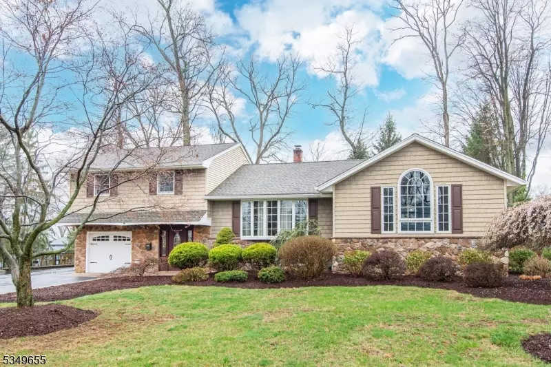 6 Beechwood Drive, Roxbury Twp., NJ 07876