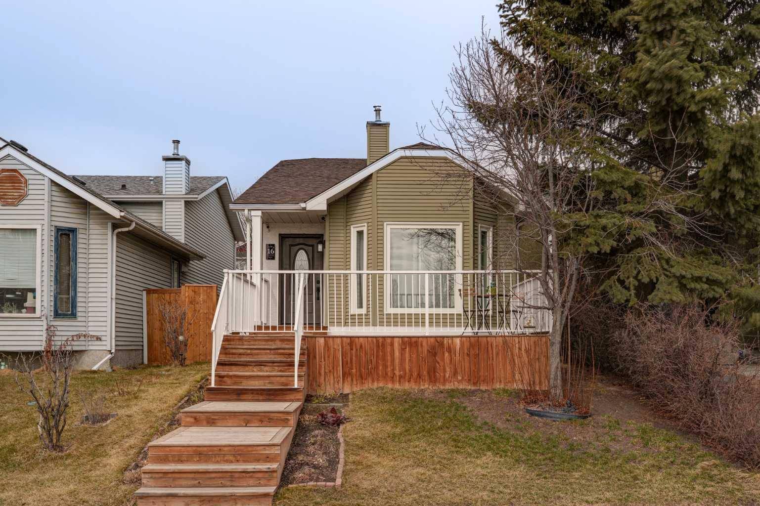 Calgary, AB T3K 4E8,16 Covington Mews NE