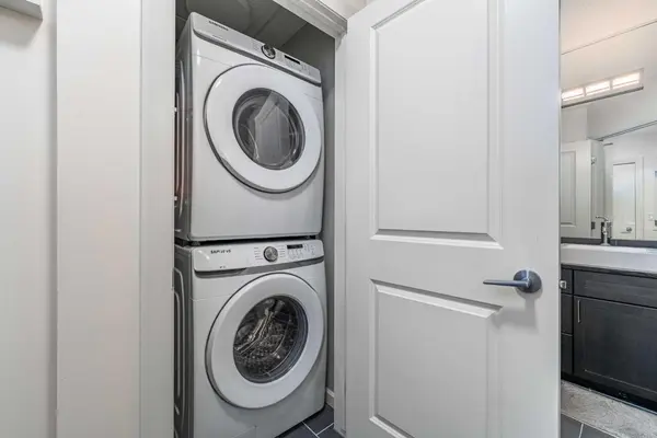 211 13 AVE SE #1704 Calgary, AB T2G 1E1