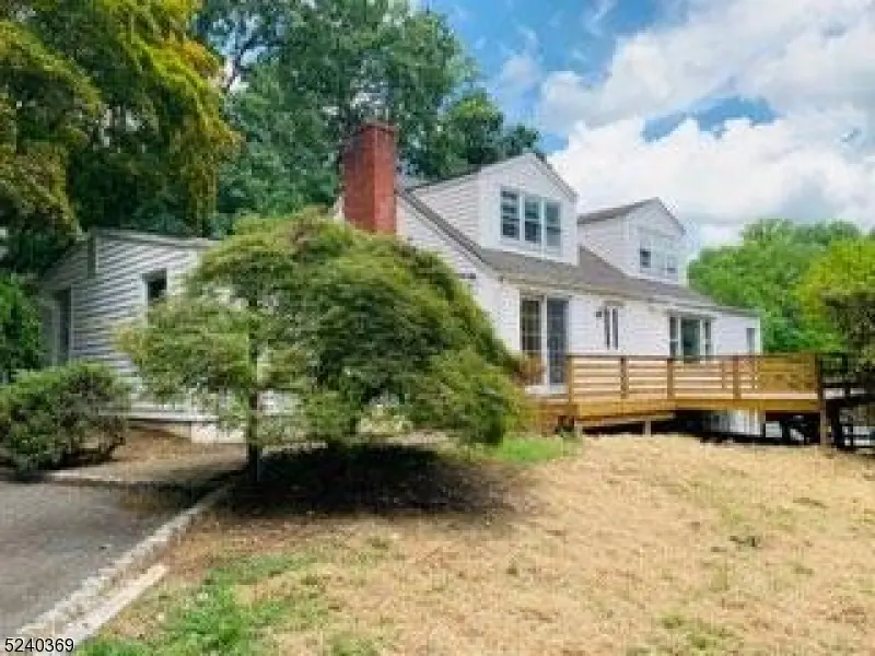 2 Hunters Path, Clinton Twp., NJ 08833