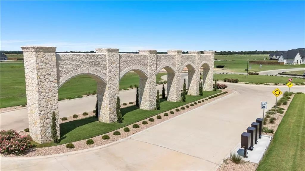 933 Rosenthal Parkway, Lorena, TX 76655