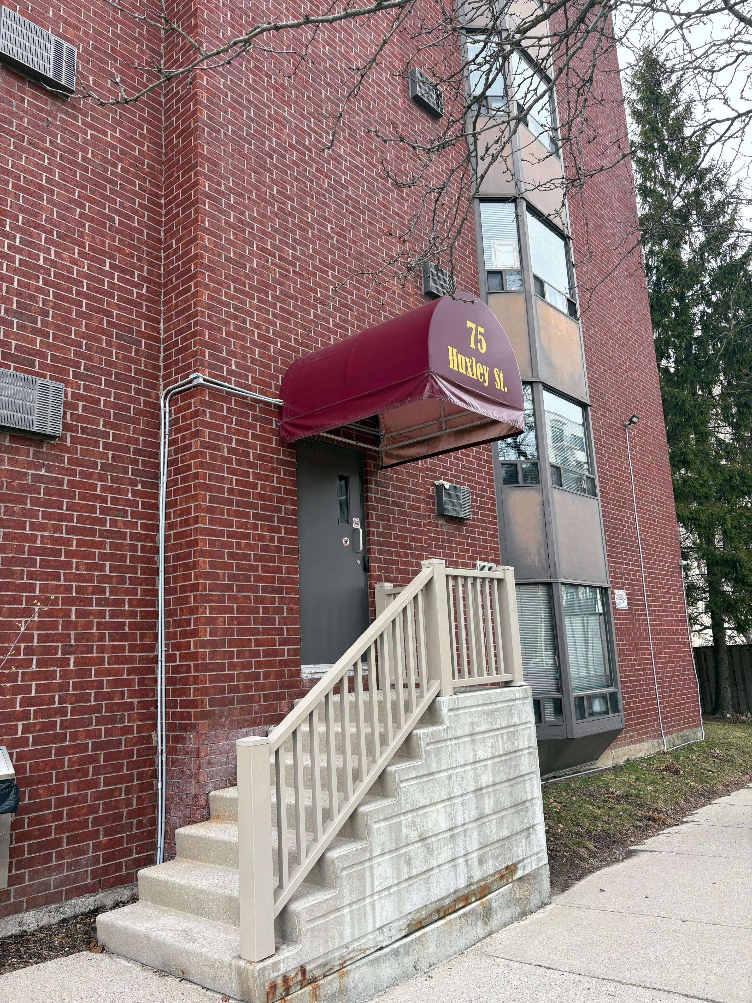 London, ON N6J 4W7,75 Huxley ST #101