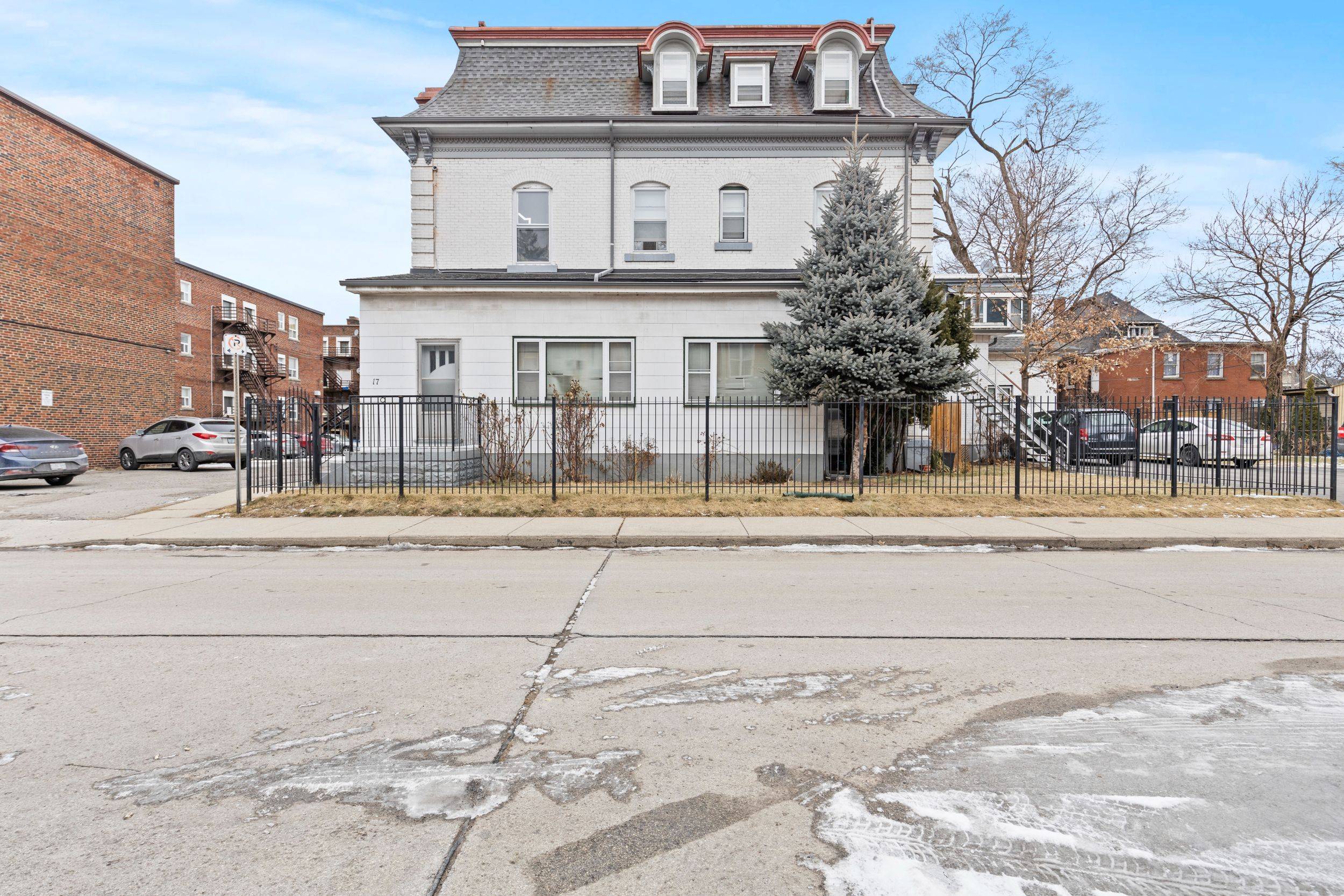 Hamilton, ON L8N 1W4,17 WEBBER AVE