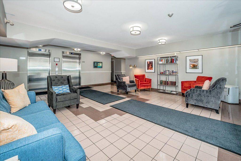 Guelph, ON N1H 8H5,107 Bagot ST #110