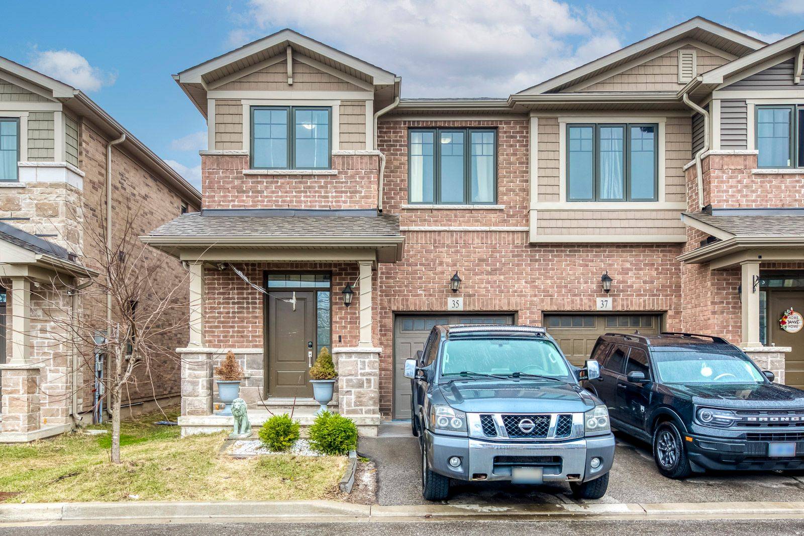 35 Pelican LN, Hamilton, ON L8K 0A4