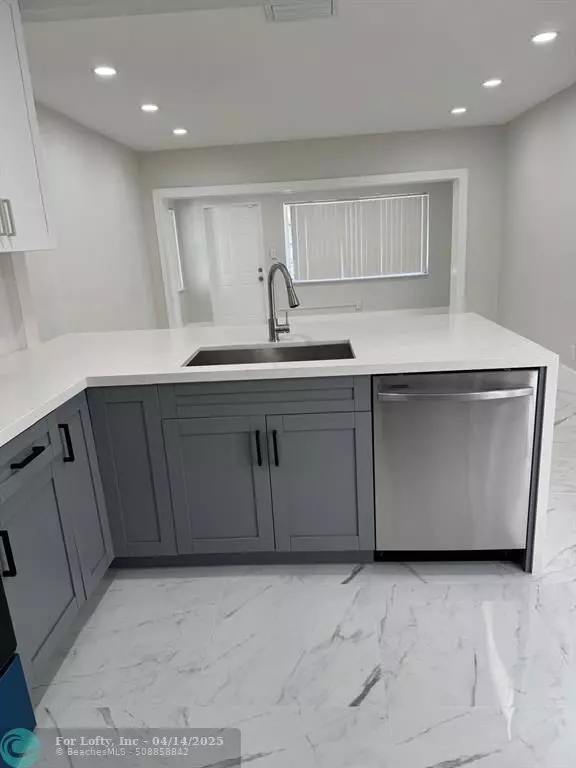 Hollywood, FL 33020,2423 Scott St