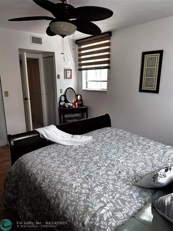 Lauderdale Lakes, FL 33311,2831 Somerset Dr #118