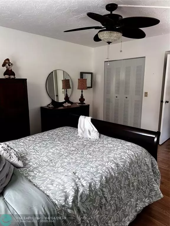 Lauderdale Lakes, FL 33311,2831 Somerset Dr #118