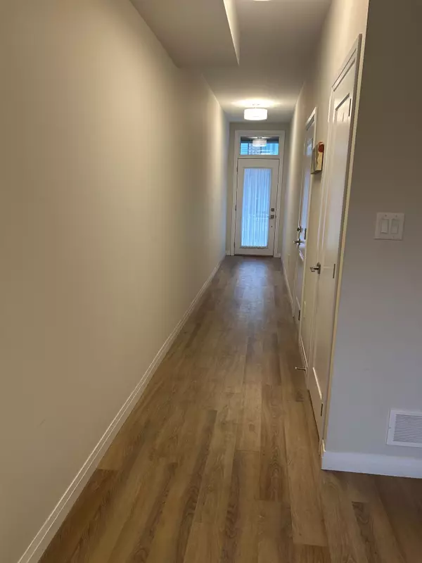 Hamilton, ON L8H 2K2,270 Melvin AVE #15